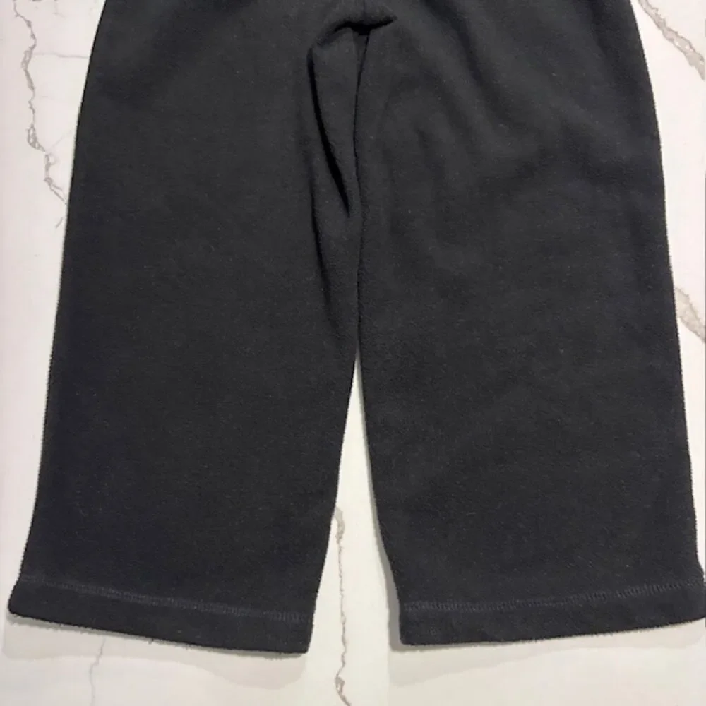 The Children’s Place Boys Black Fleece Pants Off White Long Sleeve T shirt 4